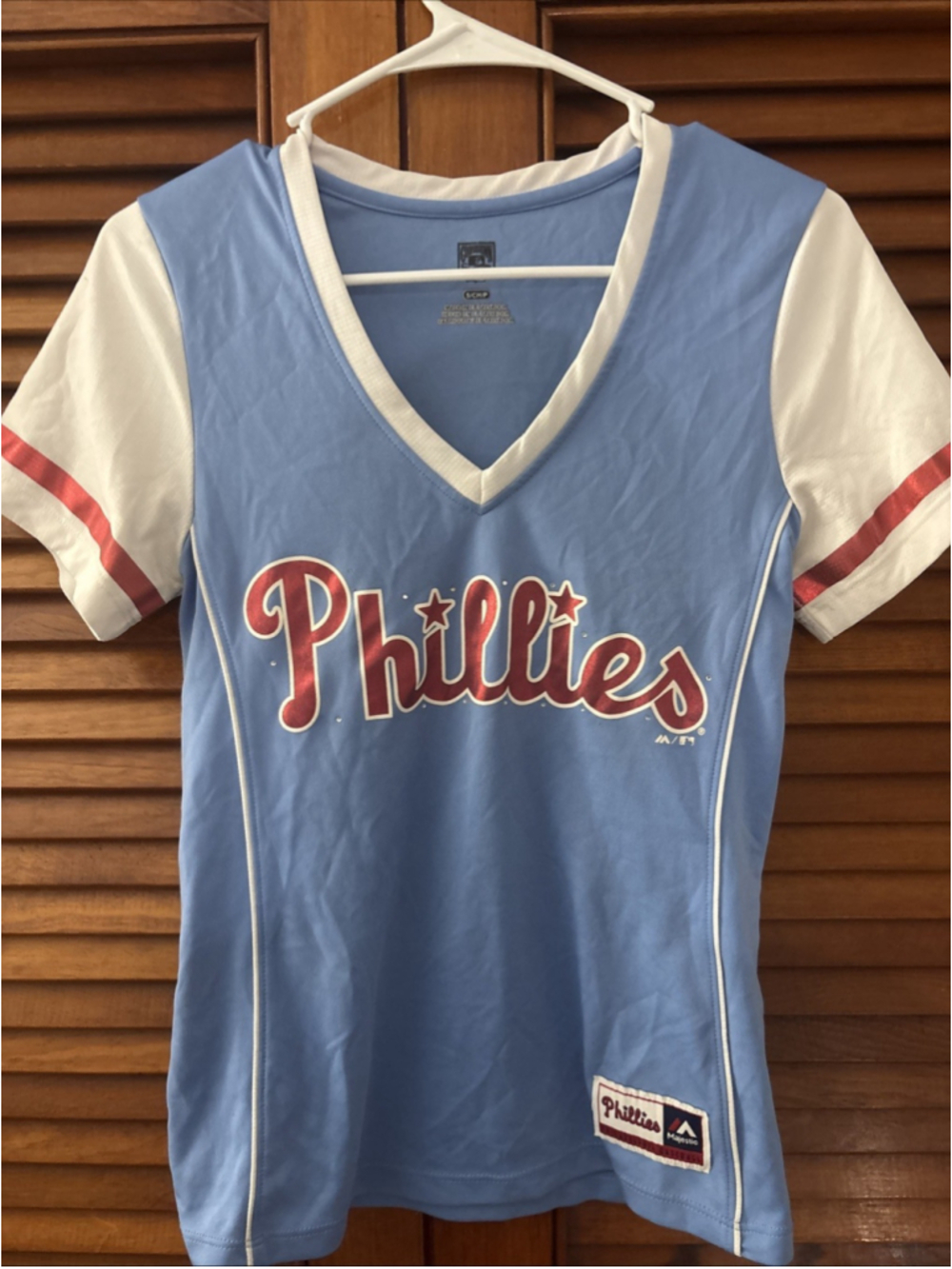 Philadelphia Phillies Cooperstown Collection Majestic V-Neck Shirt Women's Small